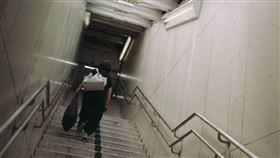 尾隨、性侵、猥褻（示意圖／翻攝自pakutaso）