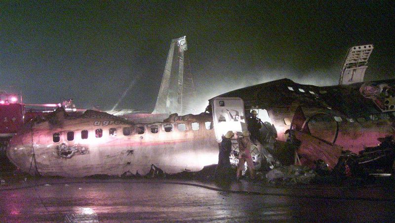 新航24年前空難在台灣　機身斷三截死83人