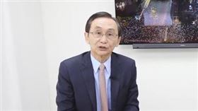 吳子嘉直言，能被3萬人痛罵是「偽君子」實在是一件很了不起的事情。（圖／翻攝自董事長開講Youtube頻道）