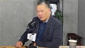 吳崑玉（右）說，共軍會突然宣布軍演，其目的「就是嚇你的」。（圖／震傳媒提供）