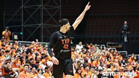 ▲PLG季後賽，桃園璞園領航猿洋將沃許本投進三分球舉手慶祝。（圖／記者劉彥池攝影）