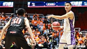 ▲PLG季後賽，新竹御頂攻城獅後衛高國豪組織攻勢。（圖／記者劉彥池攝影）