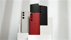 2024 Xperia 1 VI系列推出經典夜黑、墨綠、霧白及區域限定緋紅色等四色。