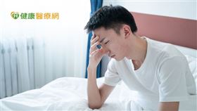 相較於過去，思覺失調症病友接受治療的比例已有上升，不過「汙名化」的問題還是持續造成影響，許多人擔心被貼標籤而不敢前往就醫。