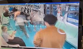 中捷，隨機砍人，車廂內行兇，3刀男，乘客竄逃(圖／翻攝畫面)