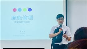 5億高中生辦案神手，林彥良檢察官，曝捷運自保「2神器」手機、背包(圖／台中醫院提供)