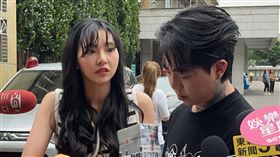 藝人謝和弦及妻子陳緗妮帶著134萬餘元到台北地檢署清償債務。（圖／記者楊忠翰攝影）