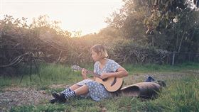 王若琳推出全新英文創作專輯。（圖／索尼音樂提供）