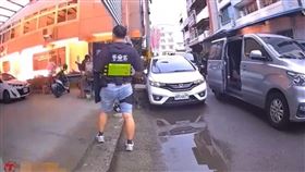 台中霧峰民宅，慘淪毒窟，警丟「震撼彈」奇襲，攻堅，逮捕李姓藥頭（圖／翻攝畫面）