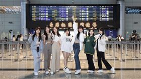 ▲Wing Stars隊長螢螢、一粒、林浠、妡0、圈圈、恬魚和毛毛出發美國，參加運動家隊、天使隊台灣日。（圖／桂田文創提供）
