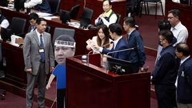 陳怡君在市政總質詢爆料，市場處副處長高群荐對員工性騷慣。