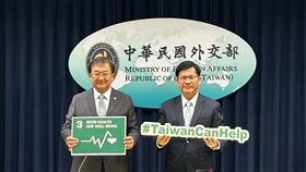 外交部今舉行「第77屆世界衛生大會(WHA) 行前雙部長記者會」，外交部長林佳龍、衛福部長邱泰源（右至左）出席。（圖／記者簡浩正攝影）