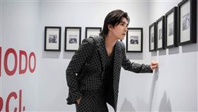 賀軍翔穿西裝，散發出濃濃的男人味。（圖／翻攝自IG／賀軍翔）