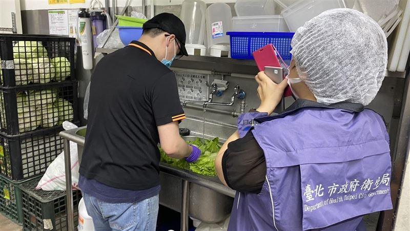 菜盤有蛞蝓！北市衛生局稽查錢都揪5缺失