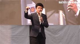 苗博雅上台致詞重批藍白，立法院外現場群眾嗨翻。