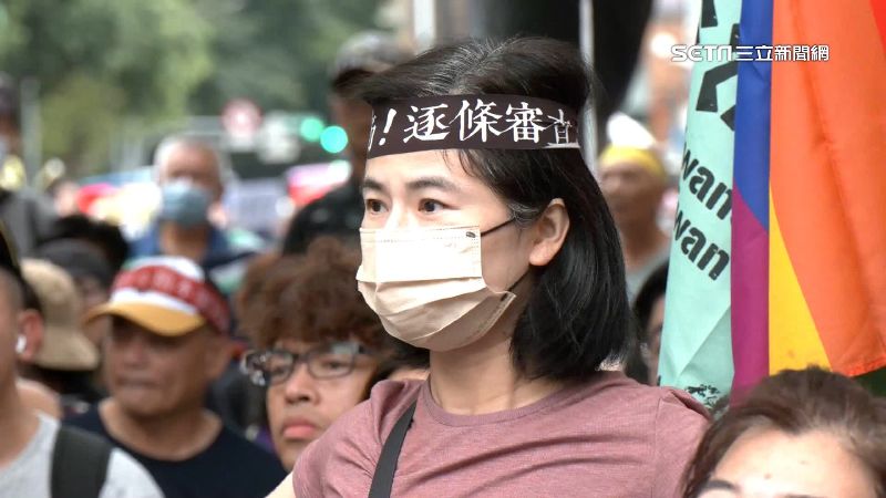 青島東路擠爆3萬人！籲退回重審濫權法案