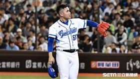 ▲富邦悍將前進大巨蛋，後援投手曾峻岳救援失敗。（圖／記者劉彥池攝影）