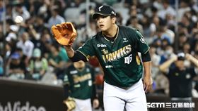 ▲富邦悍將前進大巨蛋，台鋼雄鷹後援投手黃群。（圖／記者劉彥池攝影）