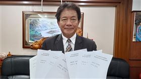 爭取連任台南議長  郭信良獲7大社團連署支持爭取連任的無黨籍台南市議長郭信良（圖）20日宣布獲得台南7大社團連署支持，他表示，民眾希望有穩定、開放的議會，盼各政黨放下成見，考慮人民感受。（台南市議會提供）中央社記者楊思瑞台南傳真  111年12月20日