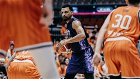 ▲艾夫伯投進5顆三分球，攻下全場最高38分。（圖／新竹御頂攻城獅球團提供）