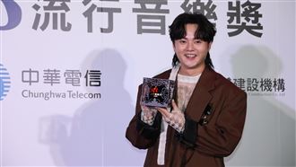 再拚台語歌王　許富凱15條紅內褲加持