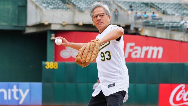 美職舊金山台灣日　黃仁勳穿93號球衣開球