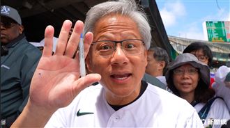 獨／黃仁勳開球嗨爆MLB　萌問台灣大家好