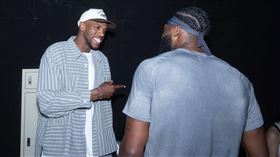 NBA公鹿隊球星米道頓（Khris Middleton）現身夢想家主場觀看表哥曼尼高比賽。（圖／新北國王提供）