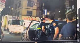 信義區吳興街泰國料理砍人，醋夫認為老婆被吃豆腐怒砍廚師。（圖／翻攝畫面）