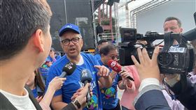 世衛秘書長譚德塞  拒絕台灣媒體堵訪台灣媒體欲採訪世衛秘書長譚德塞（藍帽者），但遭隨扈阻擋推開。中央社記者另在健走途中請他解釋為何拒絕台灣記者申請世衛採訪證，他也迴避未答。中央社記者田習如日內瓦攝  113年5月26日