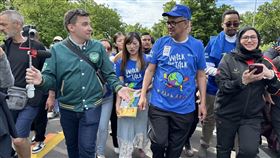 新北市議員陳乃瑜表示，和台灣聯合國協進會夥伴，再次在WHO舉辦的walk the talk路上巧遇世衛祕書長譚德賽