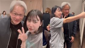 黃仁勳親[民與粉絲拍照。（圖／網友授權提供）