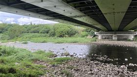 新／台中男墜陸橋沈入筏子溪！救起無呼吸