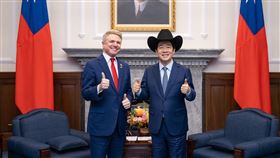 總統賴清德今（27）日接見「美國聯邦眾議長指派外交委員會主席麥考爾跨黨派議員慶賀團」。（圖／總統府提供)