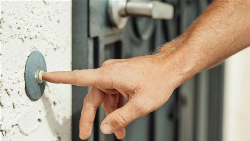 女住戶為了求證噪音來源，跑去樓下3度長按鄰居門鈴持續長達1分鐘以上。（示意圖／pexels）