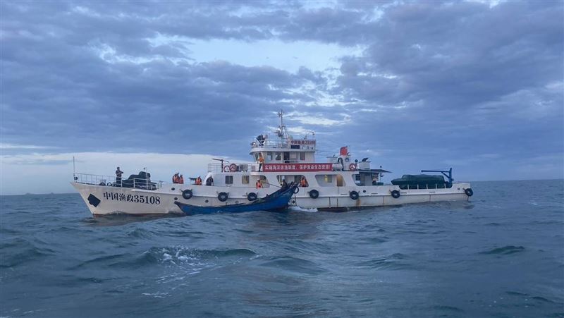 中國漁船進水迷航莒光海域　海巡派艇救援