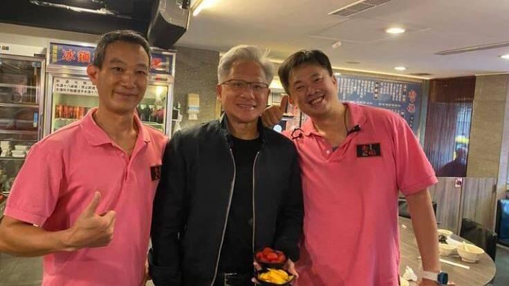 黃仁勳被捕獲超親民！網嗨：那個男人來了