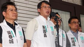 立院續審國會職權修法  民眾黨團記者會表訴求立法院會28日續審國會職權修法相關法案，民眾黨立法院黨團在進入議場前先舉行記者會，黨團總召黃國昌（左2）表示，今天將是台灣民主史上非常重要的一天，推動30年的國會改革，建立聽證調查制度、強化人事同意權的審查，希望能夠順利完成三讀。中央社記者吳家昇攝  113年5月28日