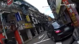 心虛拒檢闖燈、逆向　通緝犯下車拔腿狂奔