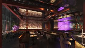 紫木槿韓餐酒館室內設計理念延續台中公益店大膽保留鋼筋結構的手法，運用粉色柔和了冷硬線條。（圖／築間提供）