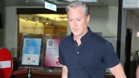 ▲夏克立在委任律師陪同下召開記者會，多次激動強調絕對沒有對黃嘉千家暴，也不排除將對郎祖筠提告。（圖／記者邱榮吉攝）