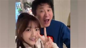 胡瓜（右）曬出和新寵啦啦隊女神笑笑合照。（圖／翻攝自胡瓜臉書）