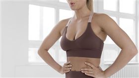 歐美火熱瘦身趨勢：「真空收腹法」一褲也能成為夏日減脂新寵（業配勿用）