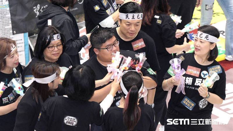 嗨搖珍奶手燈！吳思瑤許願：擺脫陳玉珍