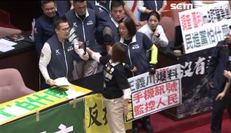 被邱議瑩拿扇子搧耳光！羅智強放話提告