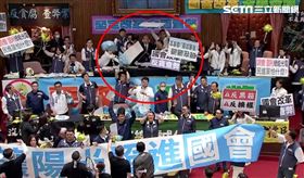 民進黨團向韓國瑜丟「垃圾」