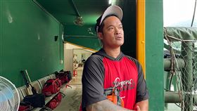 林智勝看高國慶引退直言感動中華職棒統一獅隊日前替高國慶舉辦引退賽，味全龍隊42歲野手林智勝（圖）直言感動，對於高國慶一直跟他說不要太早退休，林智勝表示，如果球隊需要就會繼續扮演好該做的角色，「我每年都在挑戰自己的極限」。中央社記者謝靜雯攝  113年5月28日