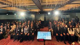 WHA場邊論壇 各國講者談科學與政治世界衛生大會開議第2天，被排除在外的台灣透過專業領域持續發聲。集結全球醫師的「世界醫師會」及台灣醫界團體28日合辦世衛大會場邊論壇，期待以科學專業打破政治疆界。中央社記者曾婷瑄日內瓦攝  113年5月28日