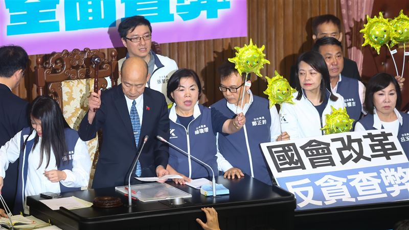 綠委批韓國瑜：審法案隨便但穿衣要認真？