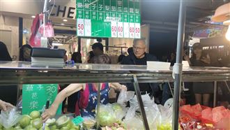 黃仁勳大推夜市水果攤　他問股票代碼多少